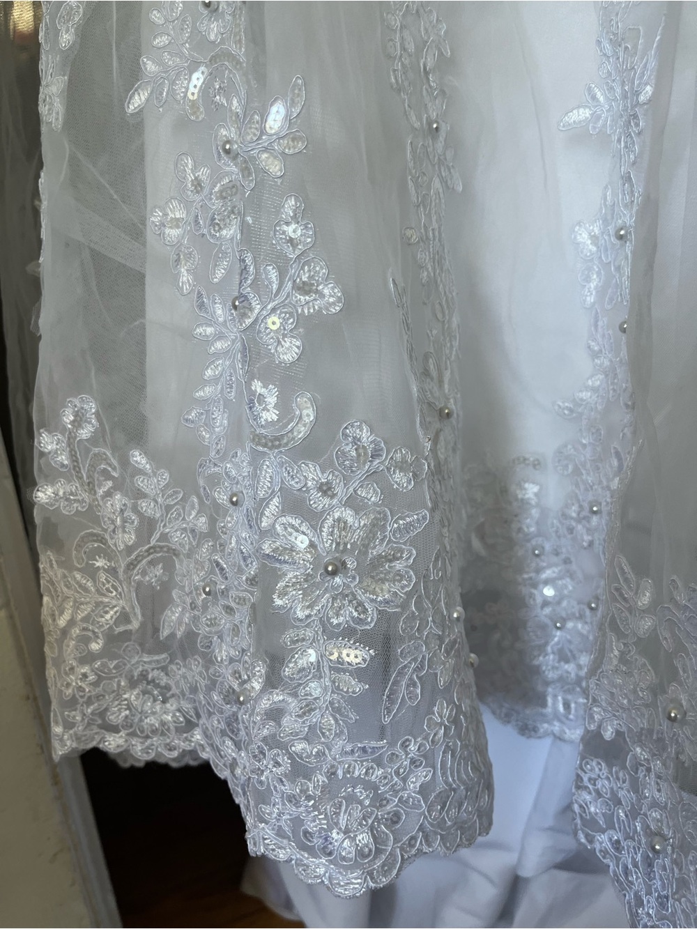 Breathtaking White Beaded Lace Wedding Dress - Beautiful - Picture 11 of 13